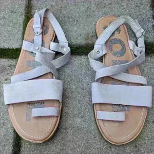 Strappy sorel grey leather toe sandals size 8